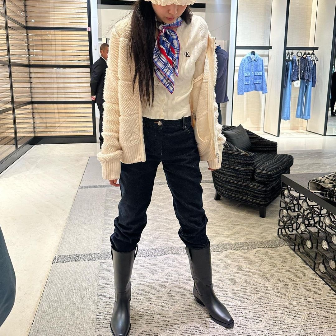 Không còn giấu giếm, Jennie hiên ngang 'thách thức' fan bằng loạt ảnh chứng minh hẹn hò V (BTS) - Ảnh 2