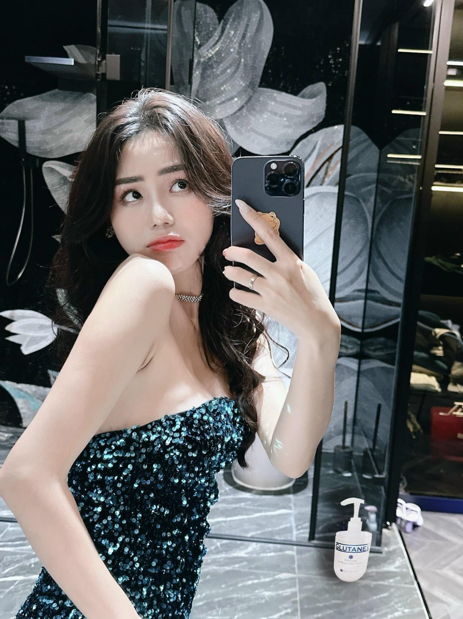 'Thánh cover' Hương Ly khoe body 'bỏng mắt', vướng nghi án trùng tu vòng 1 - Ảnh 5 'Thánh cover' Hương Ly khoe body 'bỏng mắt', vướng nghi án trùng tu vòng 1 - Ảnh 5
