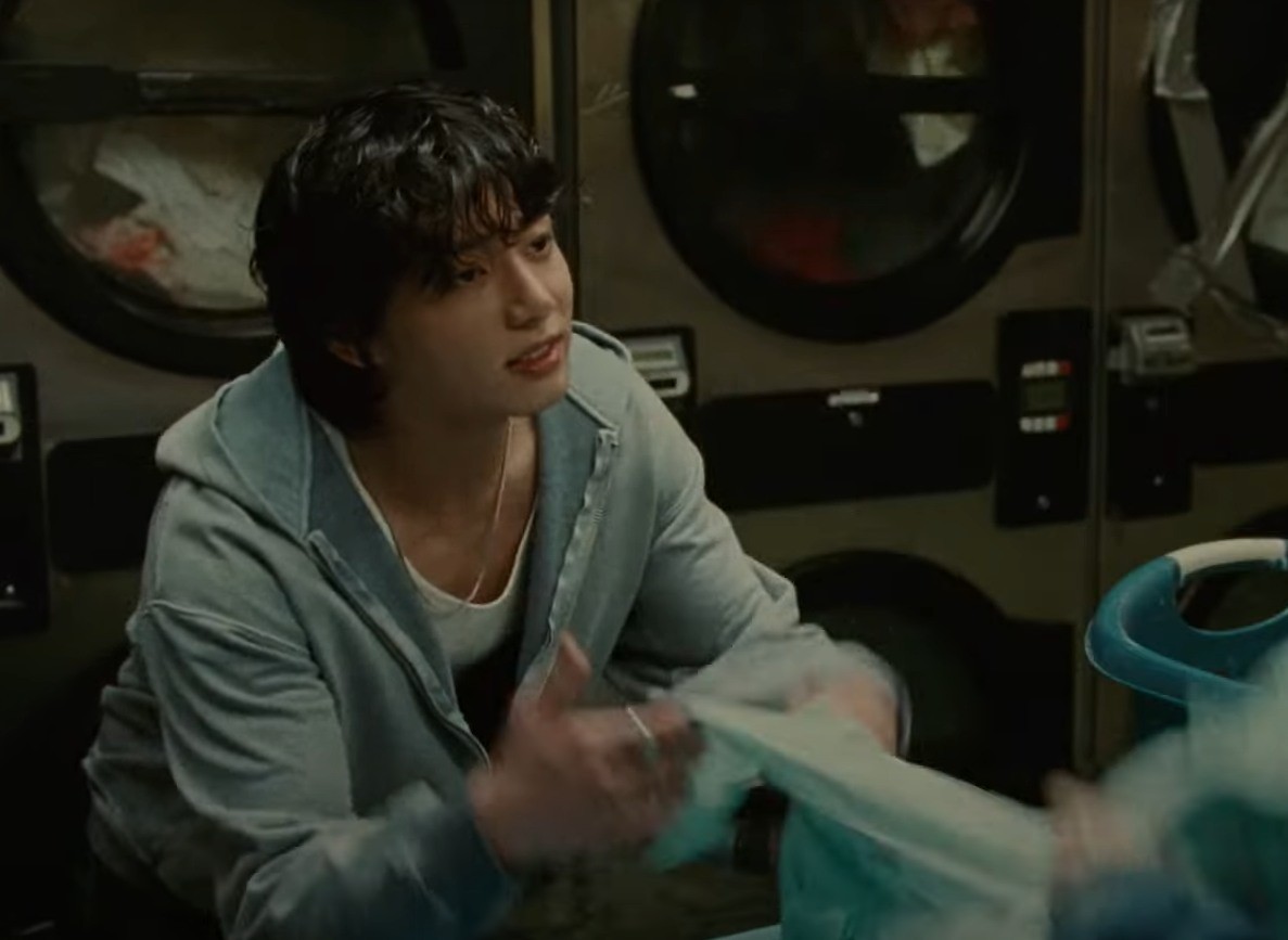 Jungkook (BTS) tung MV solo 'khét lẹt', tranh cãi cực 'gắt' với mỹ nhân đình đám Han So Hee - Ảnh 1