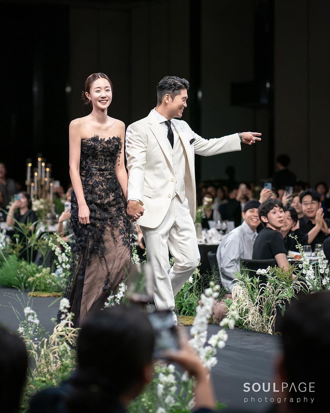 Choiza tung ảnh đám cưới trong mơ với bạn gái là nhân viên văn phòng Choiza tung ảnh đám cưới trong mơ với bạn gái là nhân viên văn phòng