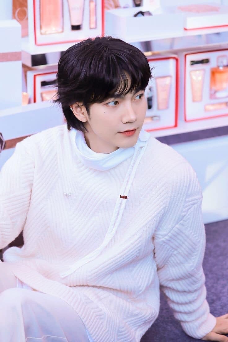 Nam diễn viên Build Jakapan liên tiếp lộ tin nhắn nói xấu bạn diễn, bị cả dàn cast KinnPorsche quay lưng? - Ảnh 1