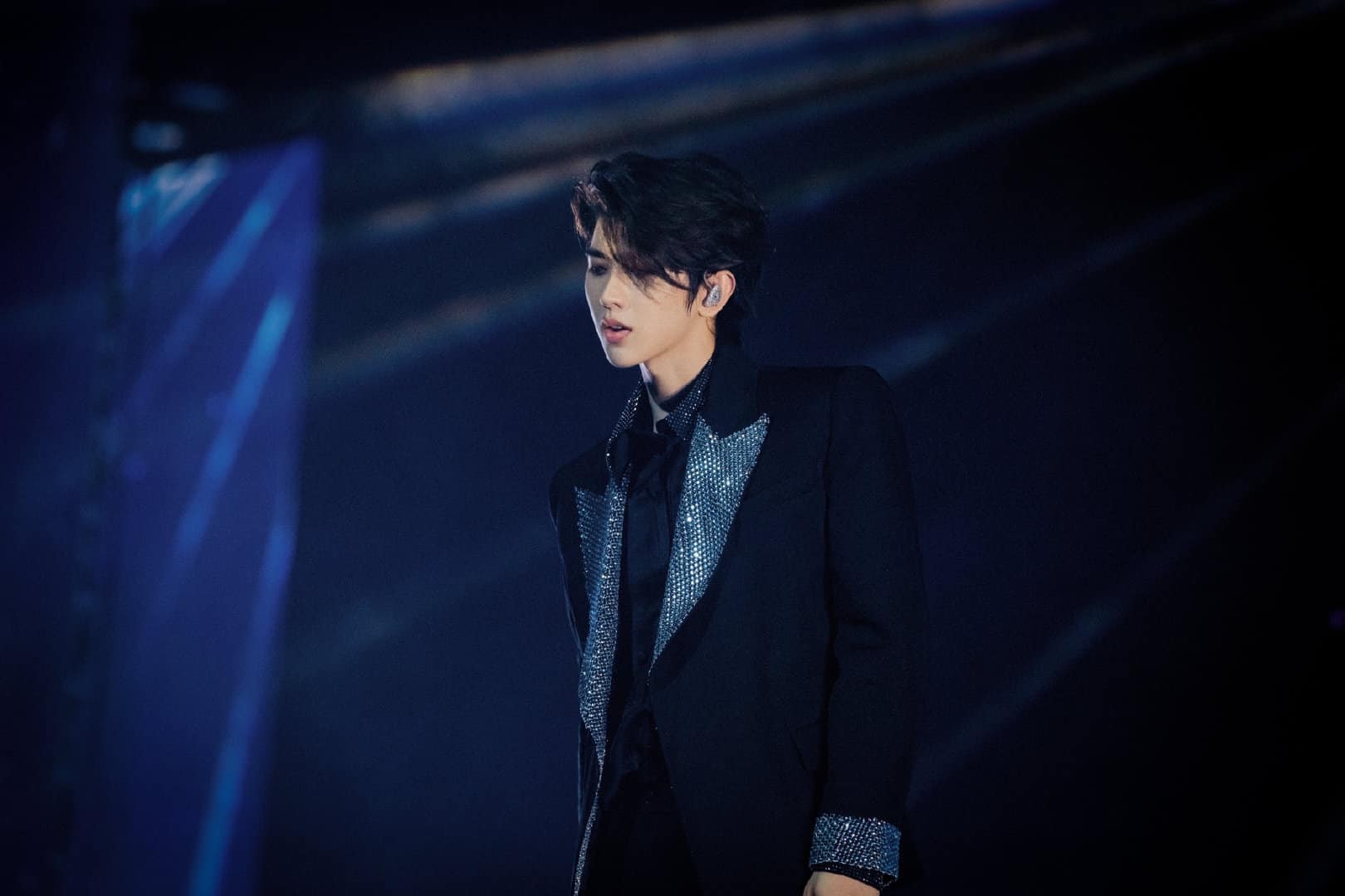 Thái Từ Khôn khóc hết nước mắt, cúi đầu xin lỗi khán giả hậu bê bối - Ảnh 1