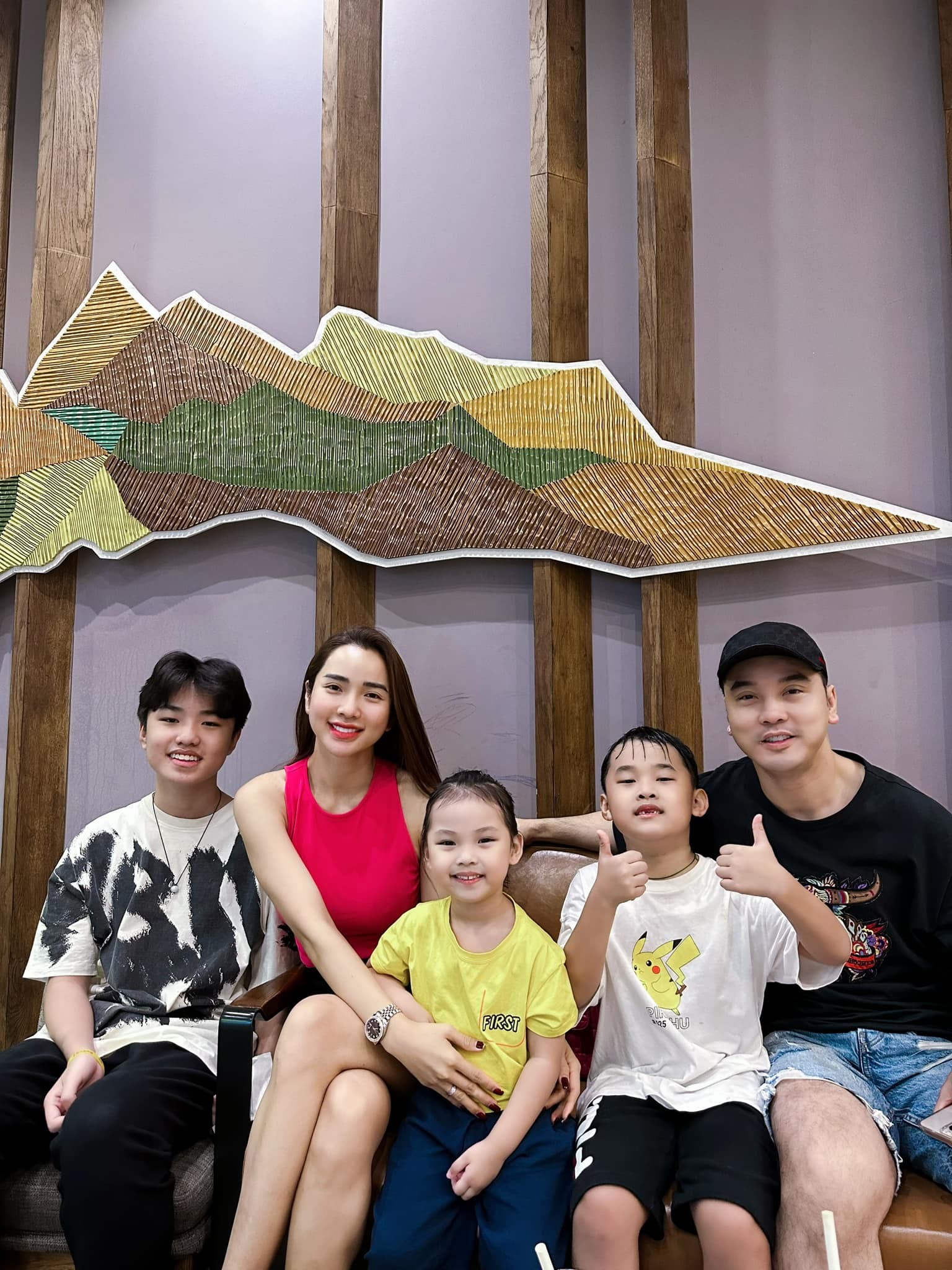 Gia đình hạnh phúc của Ưng Hoàng Phúc và Kim Cương khiến nhiều người ngưỡng mộ