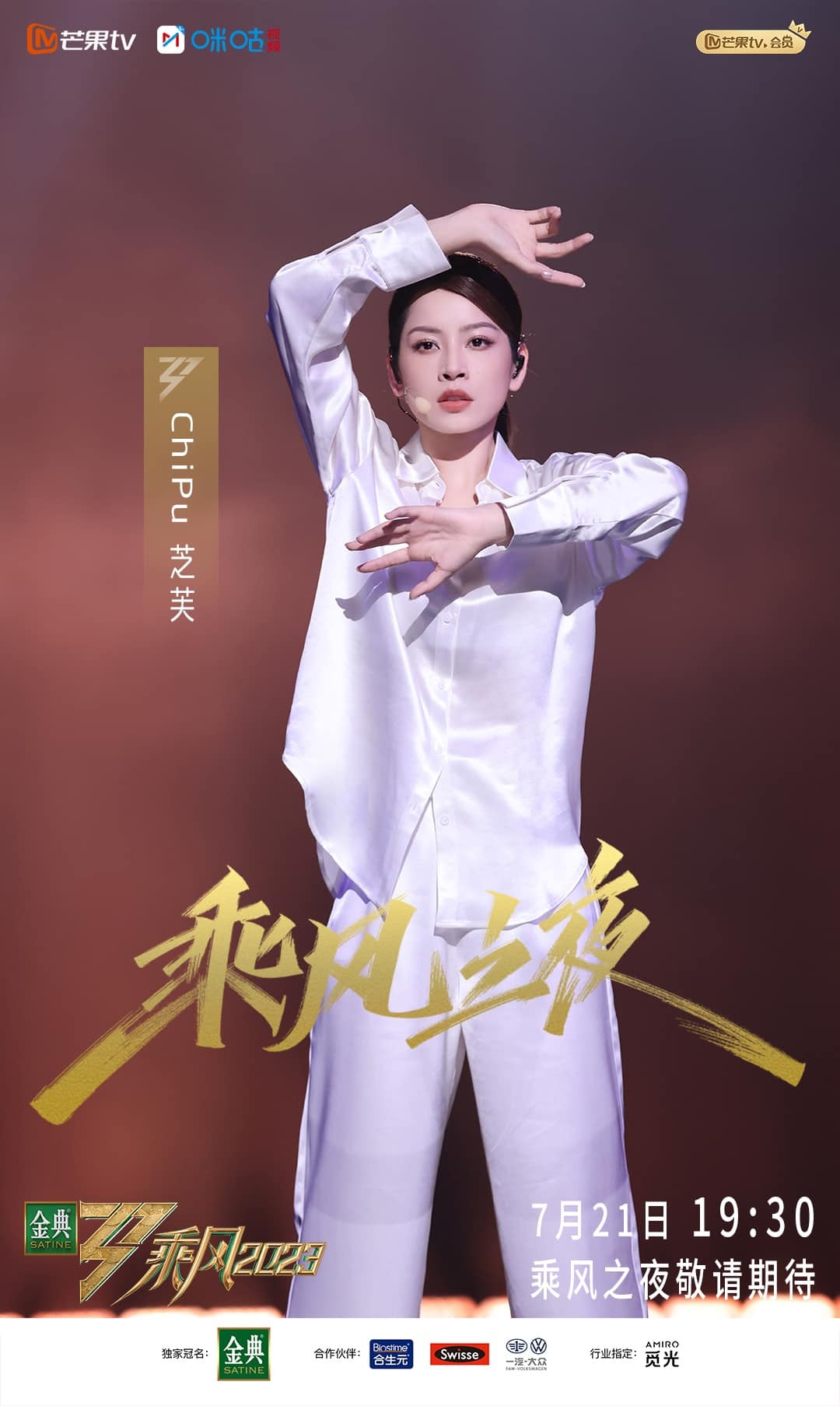 Nữ ca sĩ trình diễn ca khúc Who’s That Girl nhận được cơn mưa lời khen từ cư dân mạng