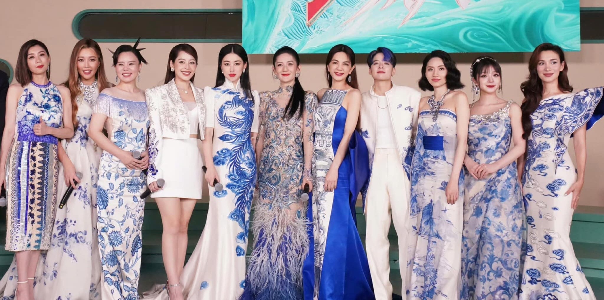 11 chị đẹp xuất sắc có tên trong đội hình debut, trong đó Ella xếp vị trí thứ nhất, giữ vai trò 'center'