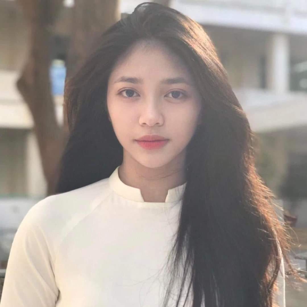 Á hậu Minh Phương đẹp dịu dàng trong loạt ảnh đời thường