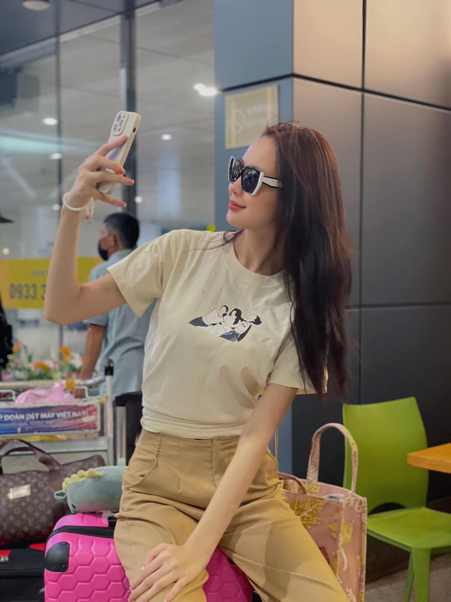 Hoa hậu Bảo Ngọc vội vã bay sang Malaysia, trước khi cất cánh không quên ủng hộ Mai Phương - Ảnh 1