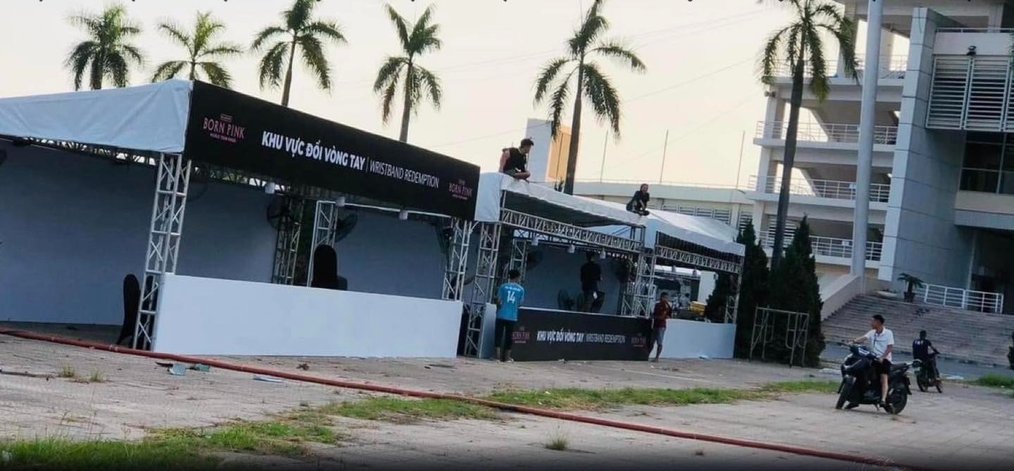 Khu vực đổi vòng tay tại SVĐ Mỹ Đình