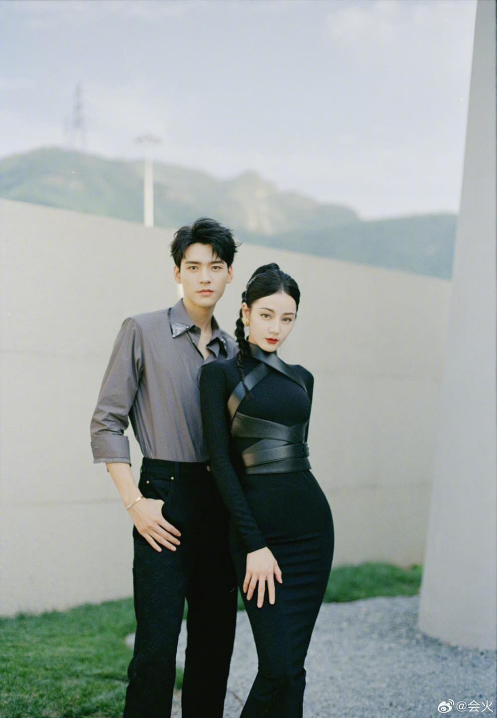 Cung Tuấn và Địch Lệ Nhiệt Ba khiến dân tình phát sốt với 'visual x2' trong bộ ảnh mới