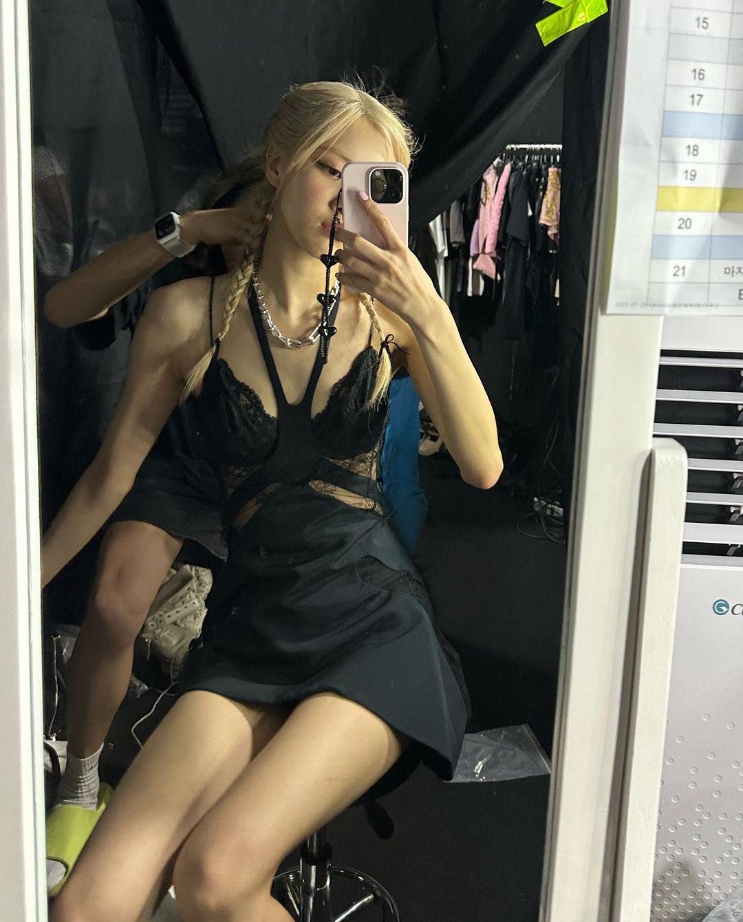 BLACKPINK đồng loạt khoe ảnh ở Việt Nam: Rosé viết hẳn tiếng Việt, Jennie 'cute' hết nấc cảm ơn fan - Ảnh 3 BLACKPINK đồng loạt khoe ảnh ở Việt Nam: Rosé viết hẳn tiếng Việt, Jennie 'cute' hết nấc cảm ơn fan - Ảnh 3