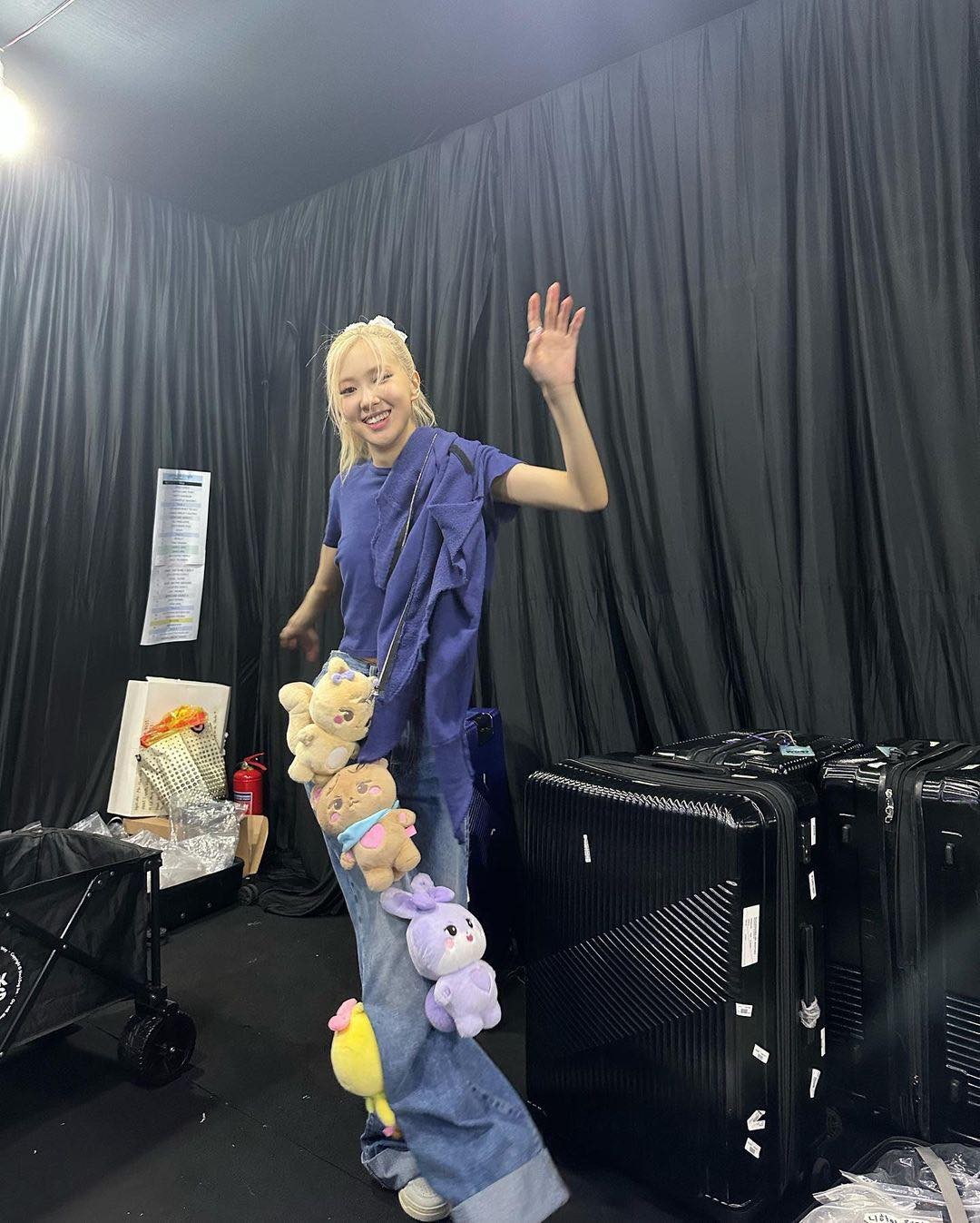 BLACKPINK đồng loạt khoe ảnh ở Việt Nam: Rosé viết hẳn tiếng Việt, Jennie 'cute' hết nấc cảm ơn fan - Ảnh 5 BLACKPINK đồng loạt khoe ảnh ở Việt Nam: Rosé viết hẳn tiếng Việt, Jennie 'cute' hết nấc cảm ơn fan - Ảnh 5