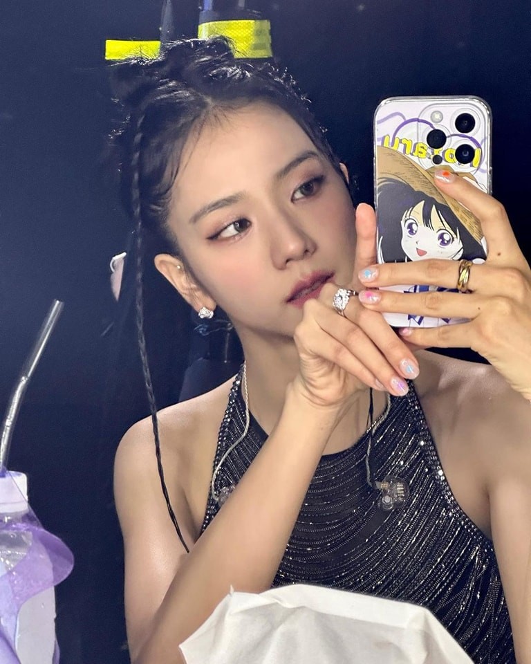 Jisoo đăng ảnh hậu trường tại concert BornPink ở Hà Nội