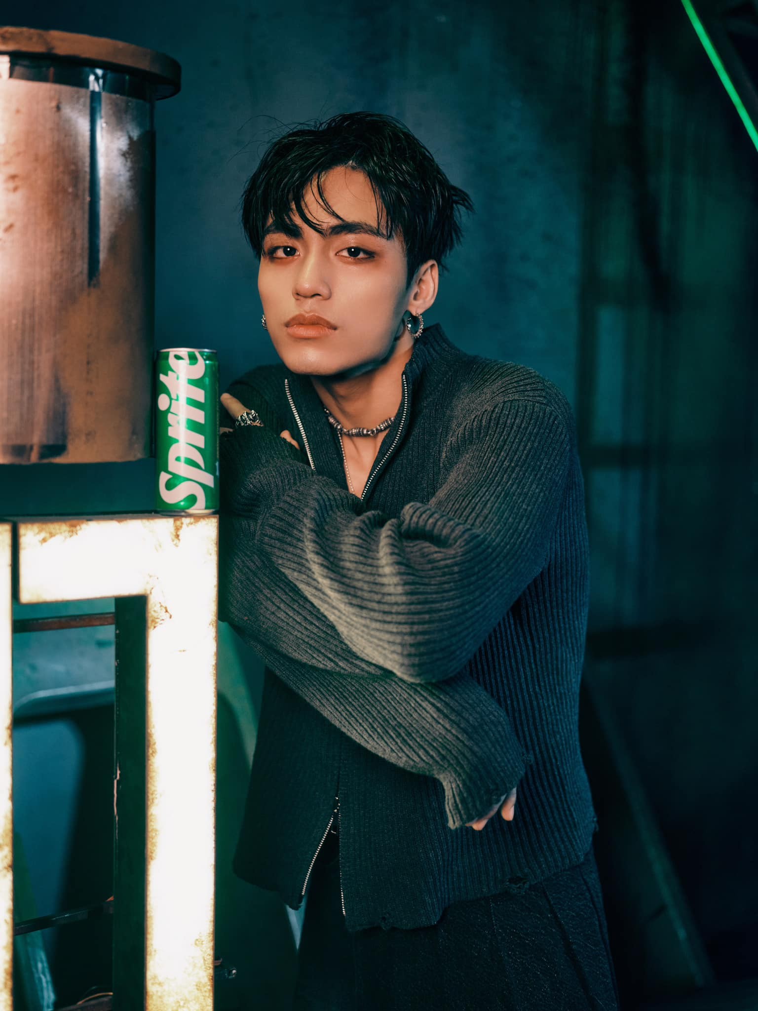 MONO hạnh phúc kỷ niệm 1 năm debut bên gia đình, Sơn Tùng bất ngờ vắng mặt - Ảnh 4