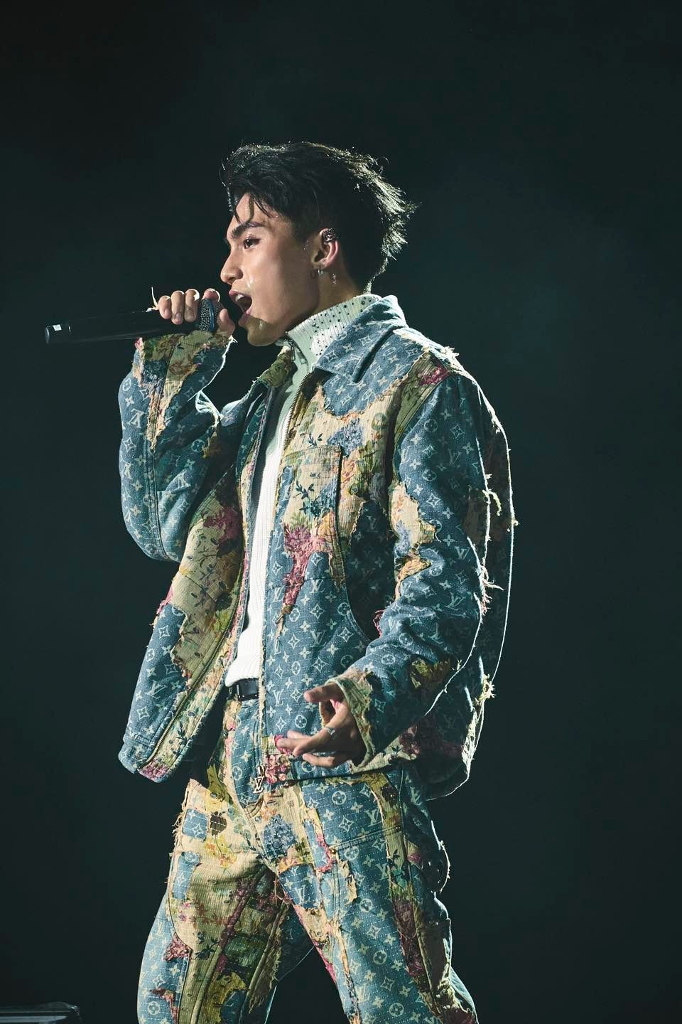 MONO hạnh phúc kỷ niệm 1 năm debut bên gia đình, Sơn Tùng bất ngờ vắng mặt - Ảnh 5