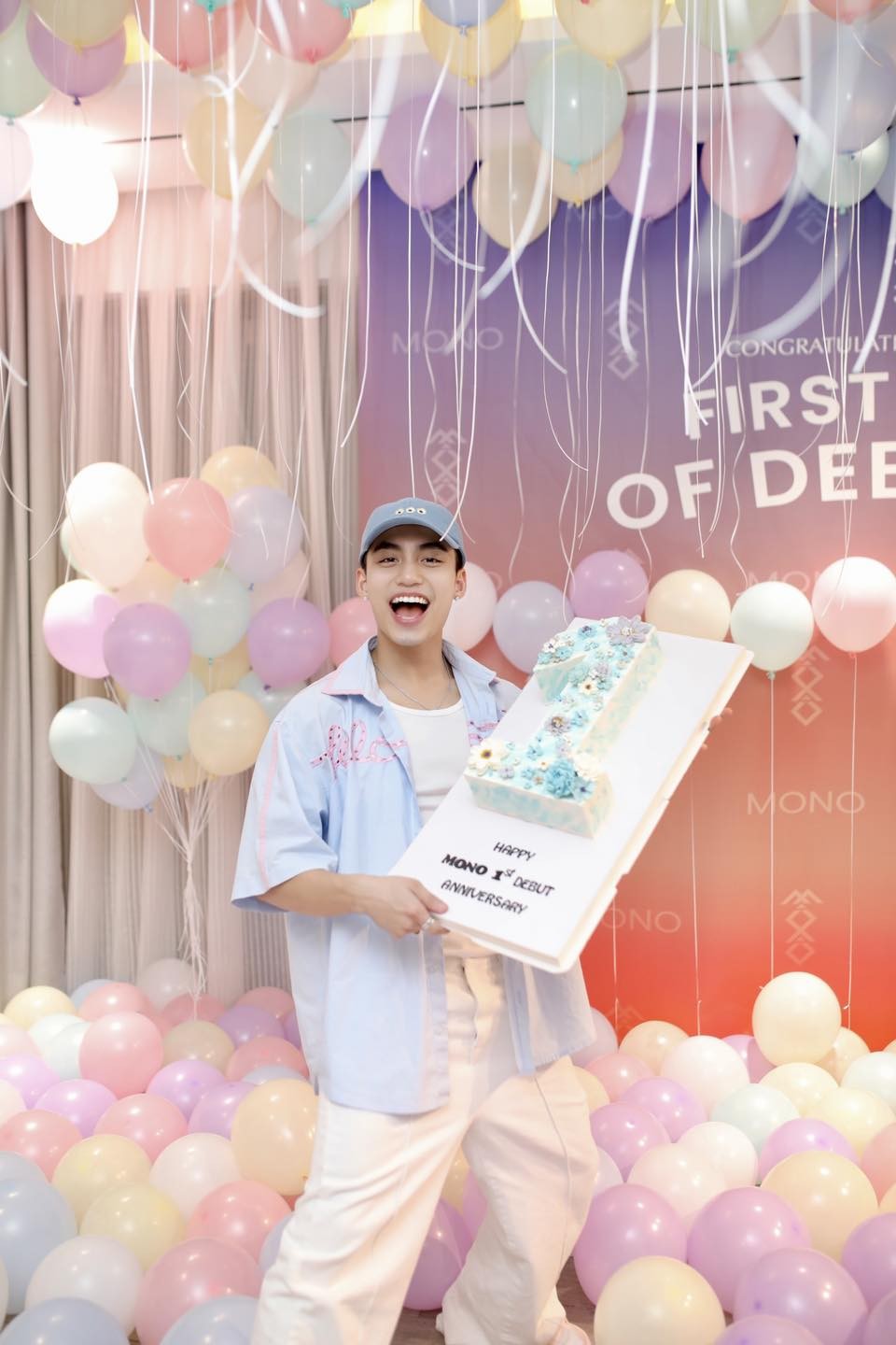 MONO hạnh phúc kỷ niệm 1 năm gia nhập showbiz