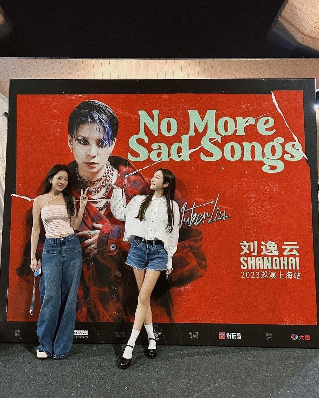 Chi Pu và Jessica đi xem concert của Amber Liu