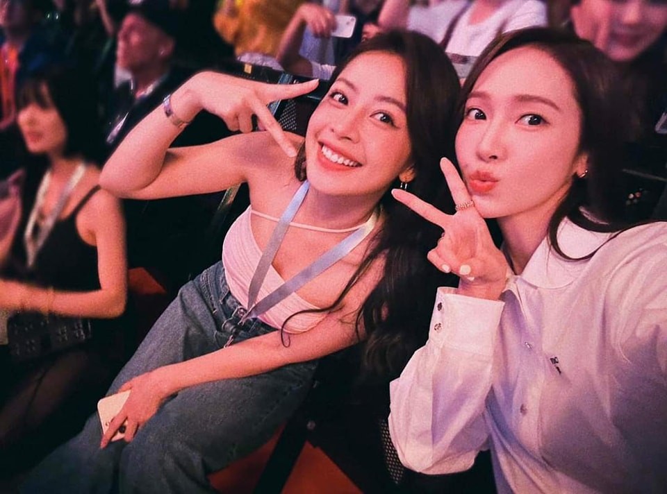 Nhiều người nhận xét Chi Pu có phần 'lấn lướt' Jessica khi chung khung hình