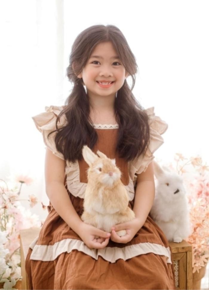 Bé Lavie được nhận xét sở hữu nhiều nét đẹp của mẹ Bé Lavie được nhận xét sở hữu nhiều nét đẹp của mẹ