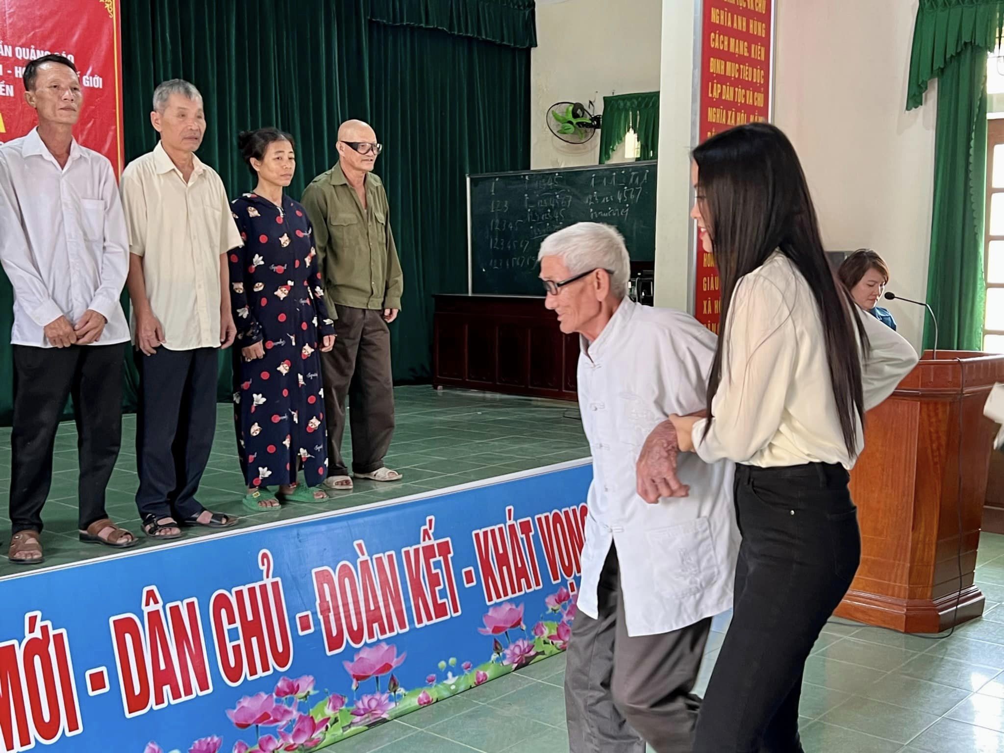 Á hậu Đào Hiền tiết lộ kế hoạch dùng tiền thưởng hậu đăng quang - Ảnh 3 Á hậu Đào Hiền tiết lộ kế hoạch dùng tiền thưởng hậu đăng quang - Ảnh 3