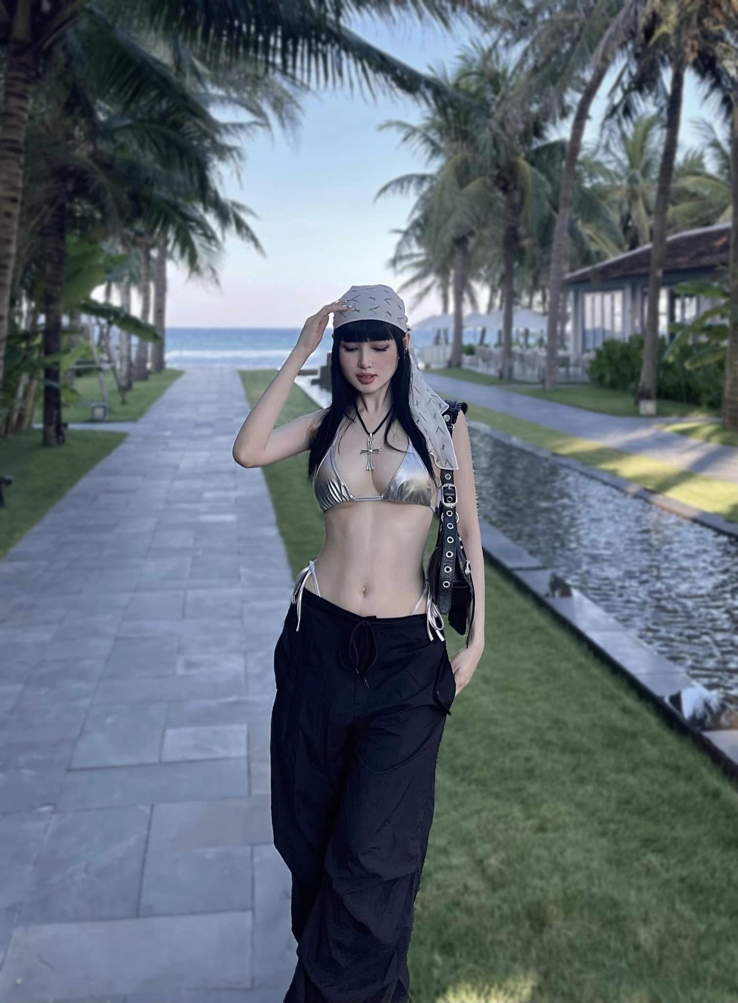 Tâm Tít khoe body bốc lửa với bikini, visual xinh ná thở khiến netizen đổ rầm rầm - Ảnh 3