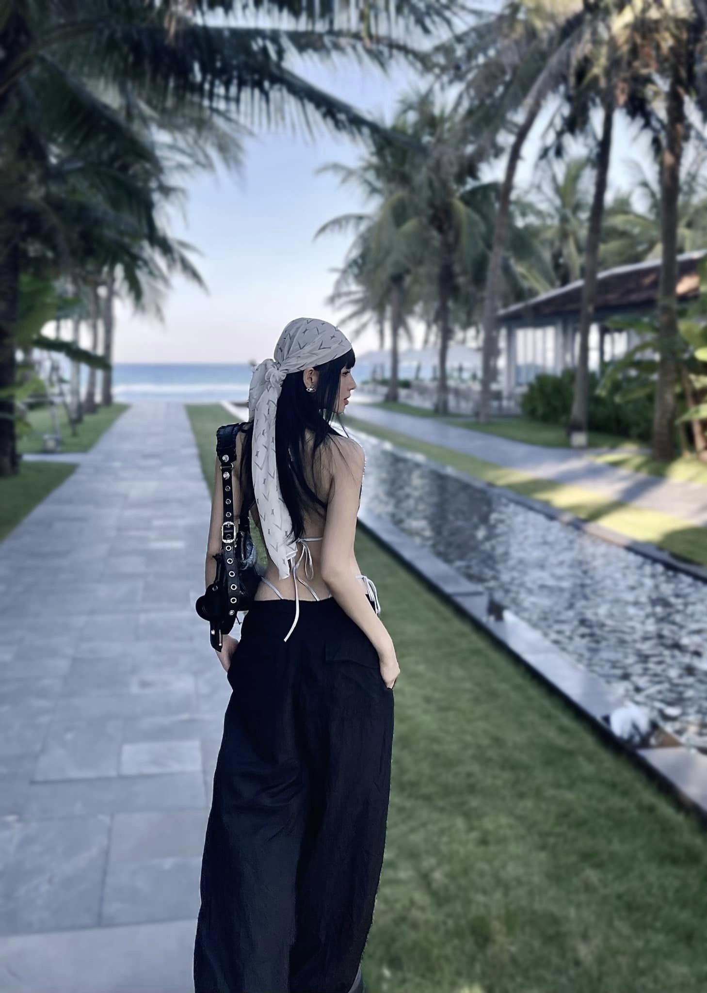 Tâm Tít khoe body bốc lửa với bikini, visual xinh ná thở khiến netizen đổ rầm rầm - Ảnh 4