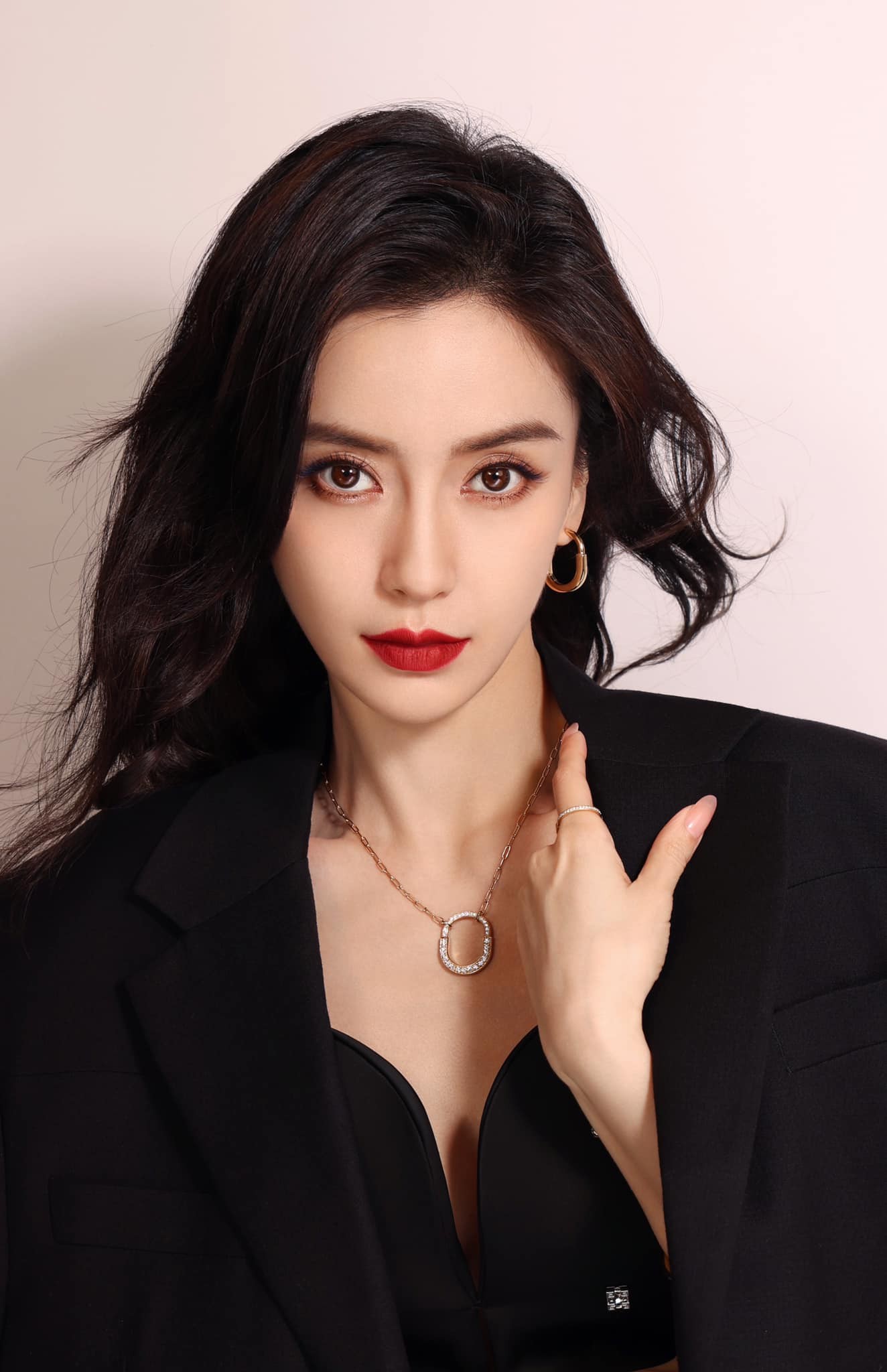 Nghi vấn Angela Baby đăng bài ám chỉ bị Huỳnh Hiểu Minh 'cắm sừng' Nghi vấn Angela Baby đăng bài ám chỉ bị Huỳnh Hiểu Minh 'cắm sừng'