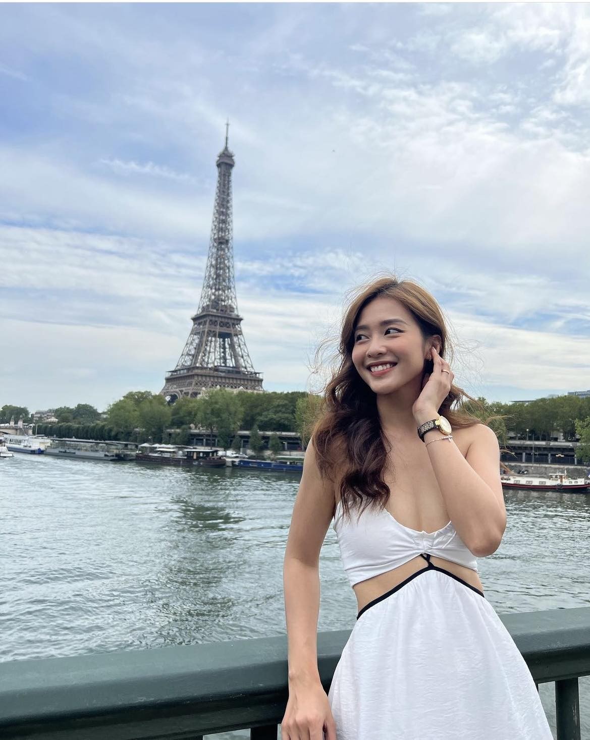 Khả Ngân xả ảnh vi vu trời tây, visual xinh hết nấc với outfit hở bạo quyến rũ - Ảnh 1 Khả Ngân xả ảnh vi vu trời tây, visual xinh hết nấc với outfit hở bạo quyến rũ - Ảnh 1