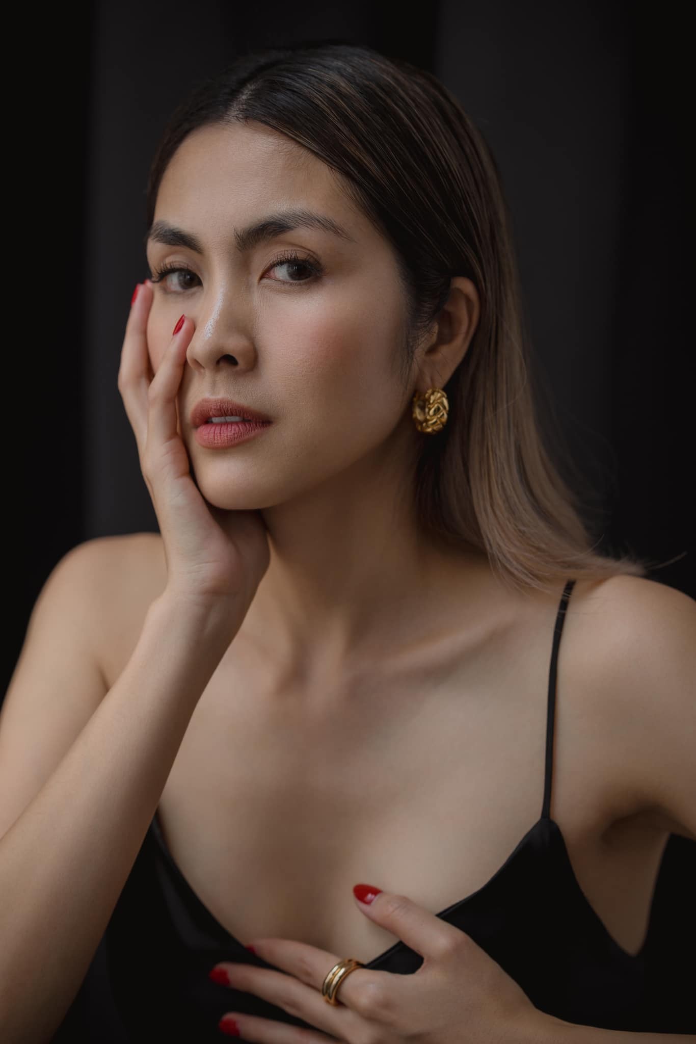 Không cần trang điểm đậm hay diện những bộ váy điệu đà, Hà Tăng mặc đơn giản vẫn toát lên khí chất sang chảnh, chuẩn phu nhân hào môn Không cần trang điểm đậm hay diện những bộ váy điệu đà, Hà Tăng mặc đơn giản vẫn toát lên khí chất sang chảnh, chuẩn phu nhân hào môn