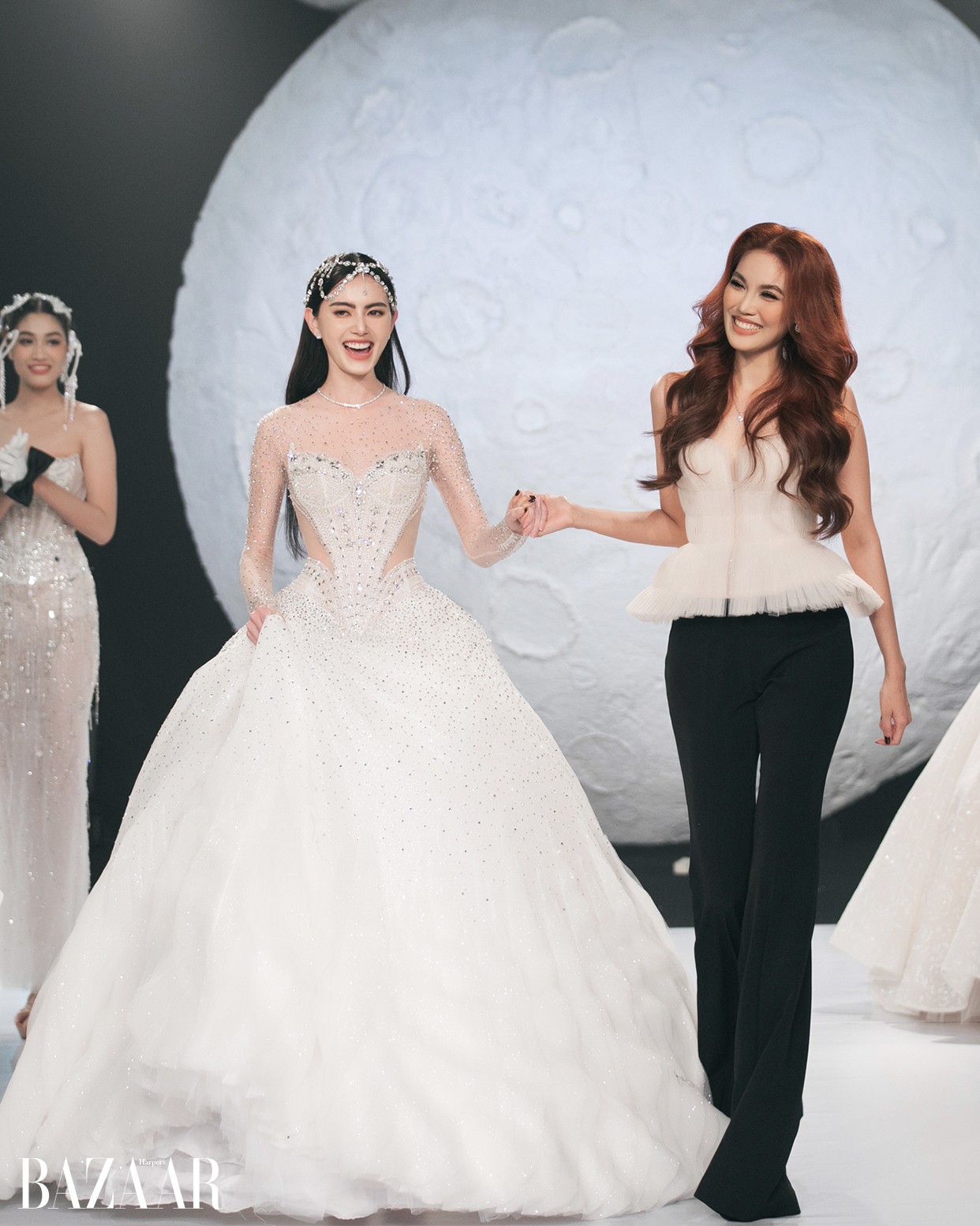 Mai Davika khiến dân tình choáng ngợp với visual nữ thần trong show thời trang của Lan Khuê