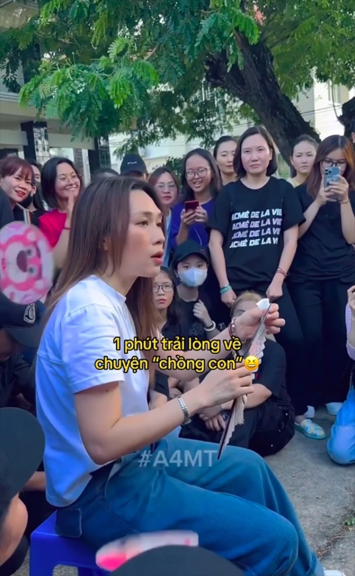 Mỹ Tâm giao lưu với khán giả về chuyện lập gia đình Mỹ Tâm giao lưu với khán giả về chuyện lập gia đình