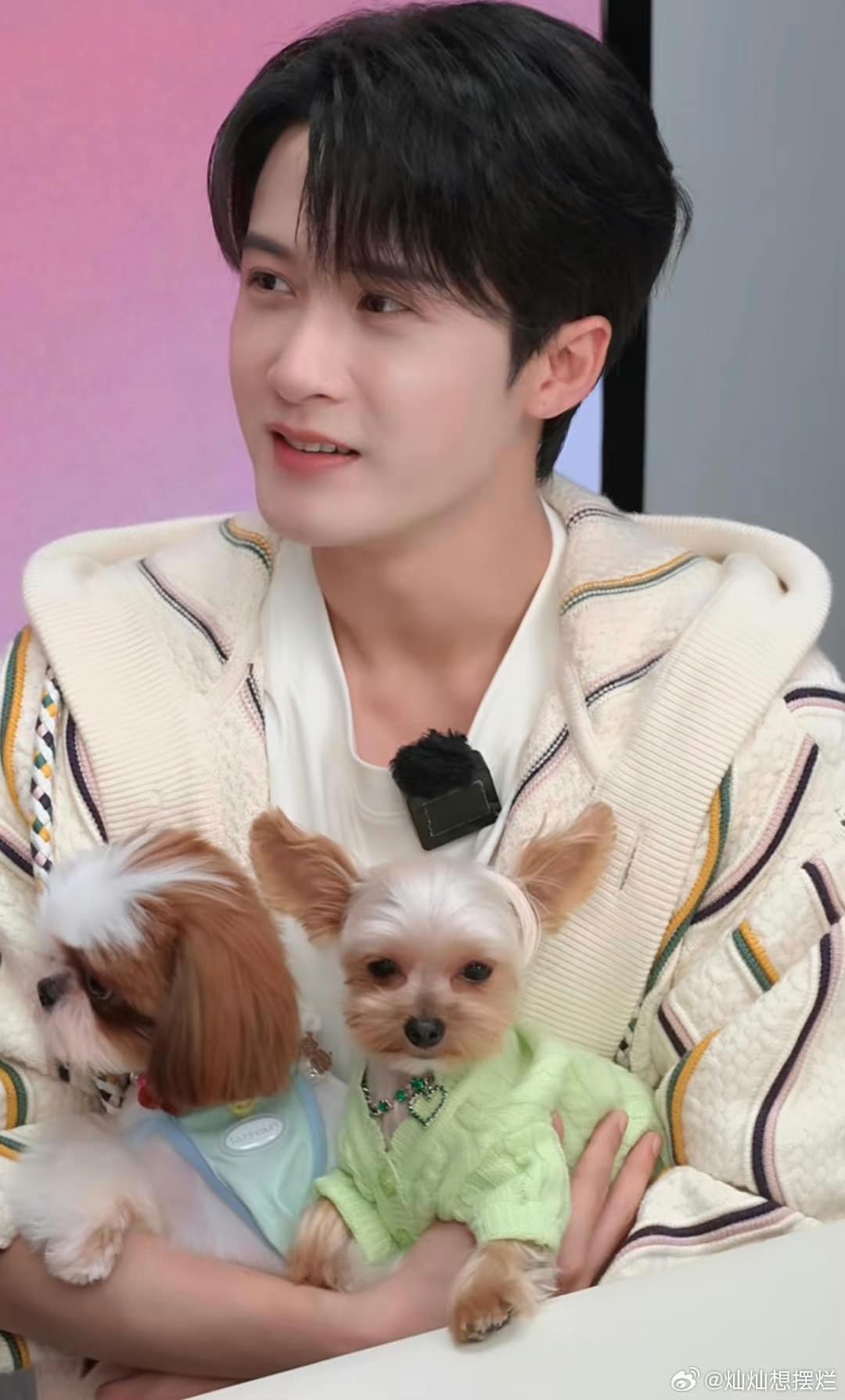 Tài khoản weibo của Đàn Kiện Thứ vượt mốc 15 triệu follow. Nhờ Trường Tương Tư, tài khoản weibo của Đàn Kiện Thứ đã tăng thêm tới 3 triệu follow chỉ sau 2 tháng. Vai diễn Tương Liễu đã đem lại cho nam diễn viên một lượng fan hâm mộ 'khủng'