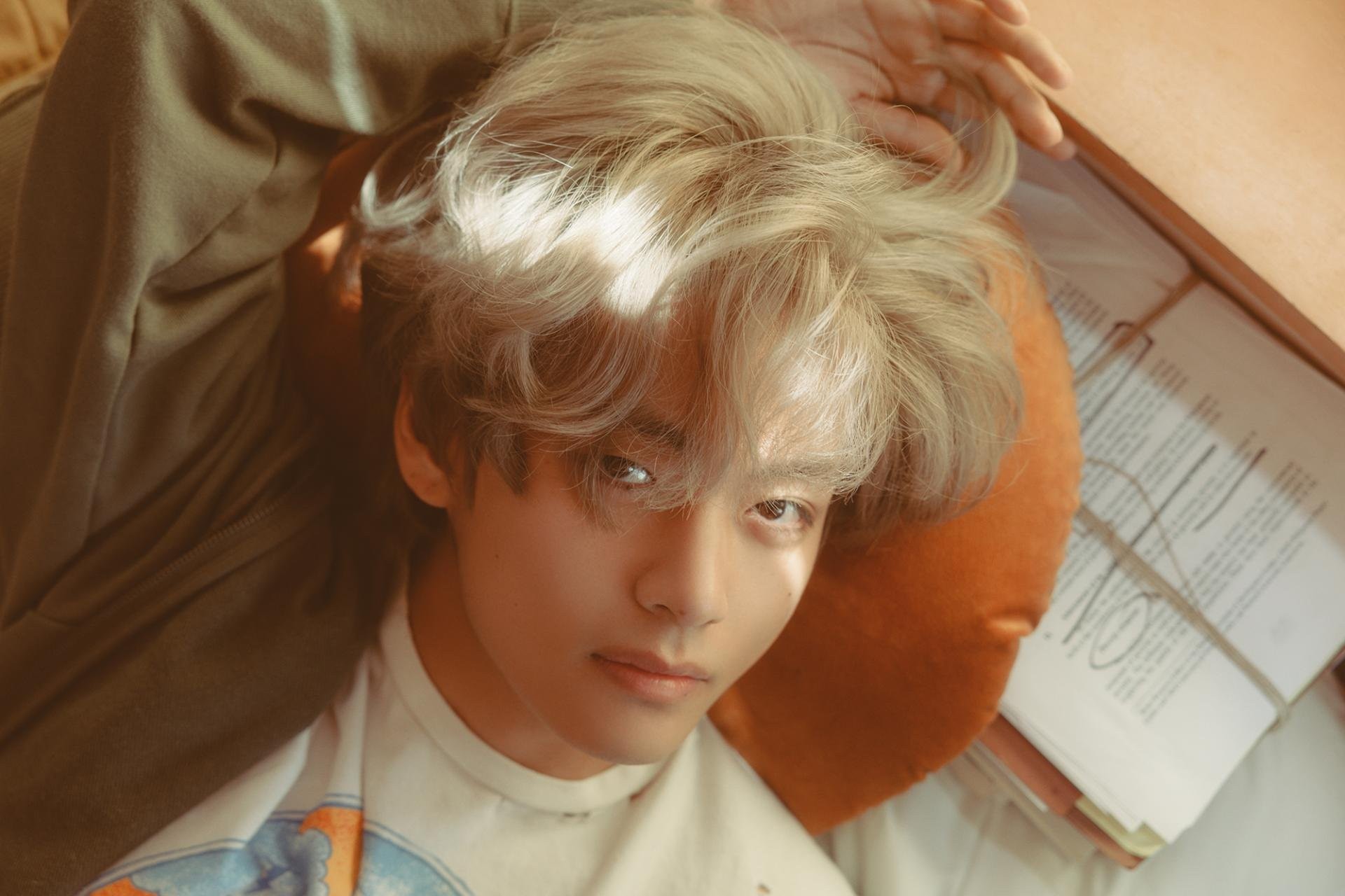 V (BTS) bán được hơn 1 triệu bản album “Layover' chỉ sau 1 giờ 30 phút phát hành V (BTS) bán được hơn 1 triệu bản album “Layover' chỉ sau 1 giờ 30 phút phát hành