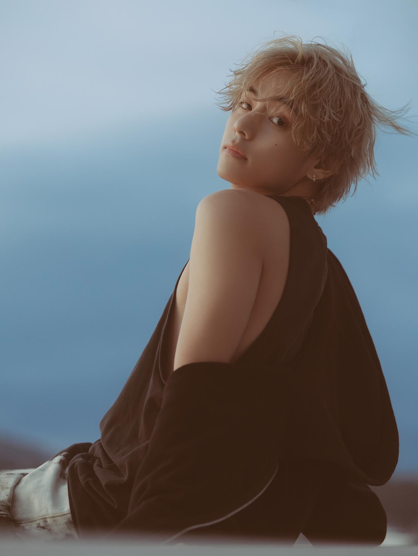 V lập kỷ lục bán album 'khủng' nhất Kpop với một nghệ sĩ solo V lập kỷ lục bán album 'khủng' nhất Kpop với một nghệ sĩ solo