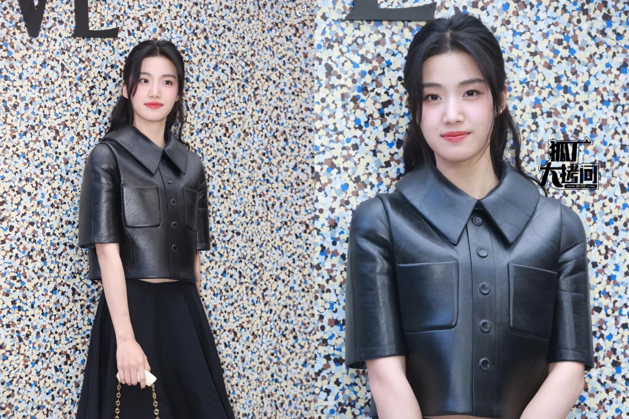 Mỹ nhân 'Vân Chi Vũ' Lư Dục Hiểu gây chú ý khi xuất hiện tại sự kiện khai trương của Loewe. Nhan sắc xinh đẹp chuẩn Hàn của nữ diễn viên nhận được nhiều lời khen, tuy nhiên outfit của cô bị đánh giá là 'dìm' vóc dáng.