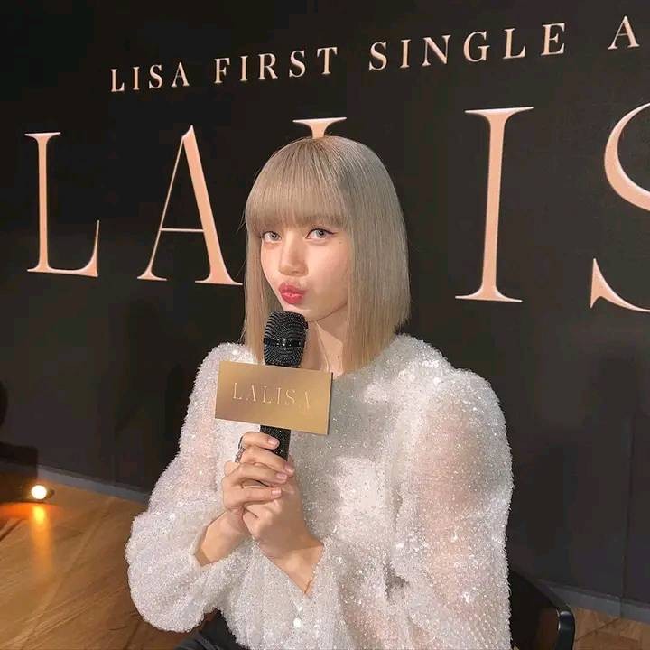 Truyền thông Hàn Quốc cho biết Lisa từ chối đề nghị hợp đồng của YG Truyền thông Hàn Quốc cho biết Lisa từ chối đề nghị hợp đồng của YG