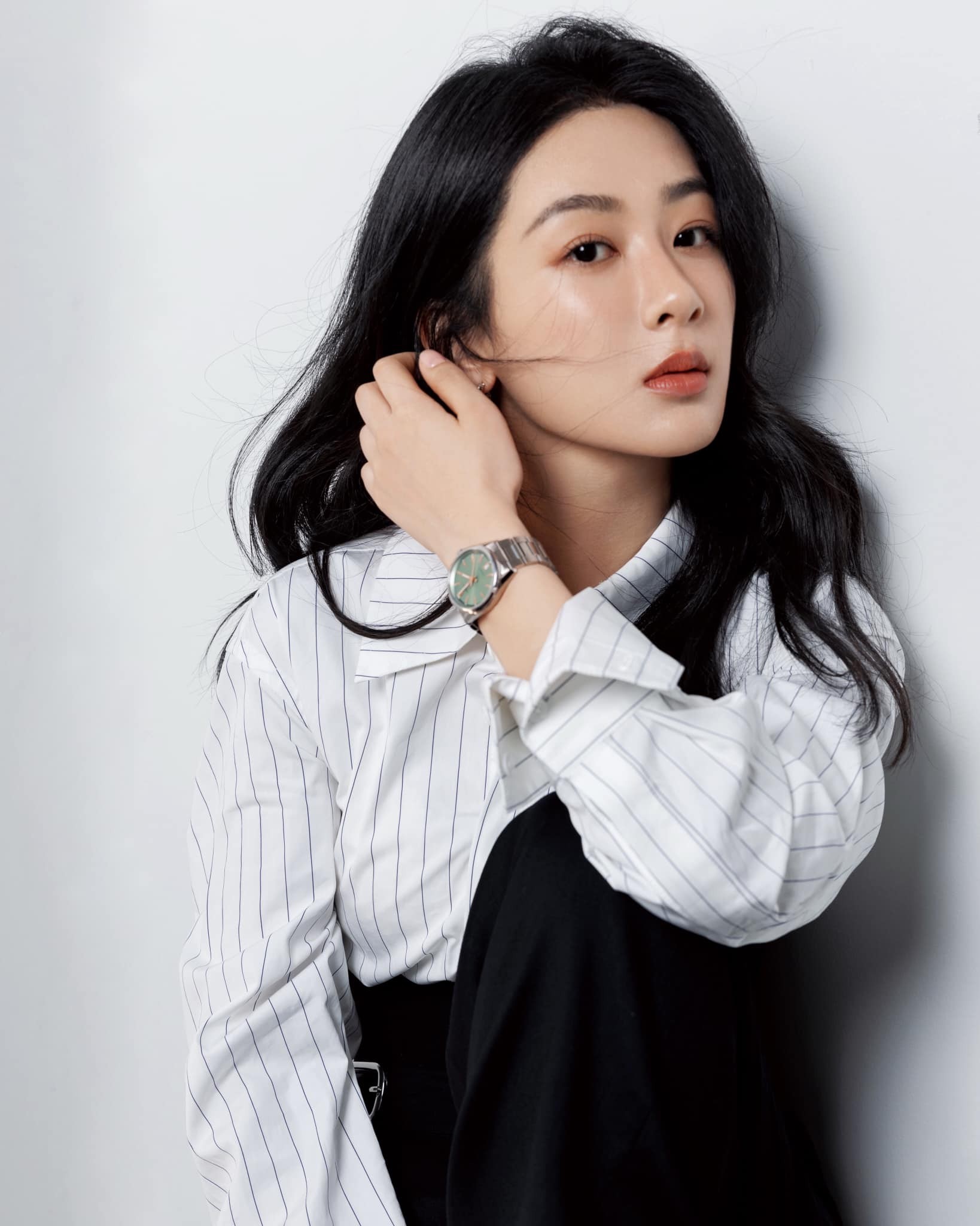 Dương Tử thăng hạng nhan sắc trong loạt ảnh mới được studio đăng tải. Thời gian gần đây, visual của mỹ nhân 'Trường tương tư' nhận được nhiều khen ngợi khi thay đổi kiểu tóc và cách make-up