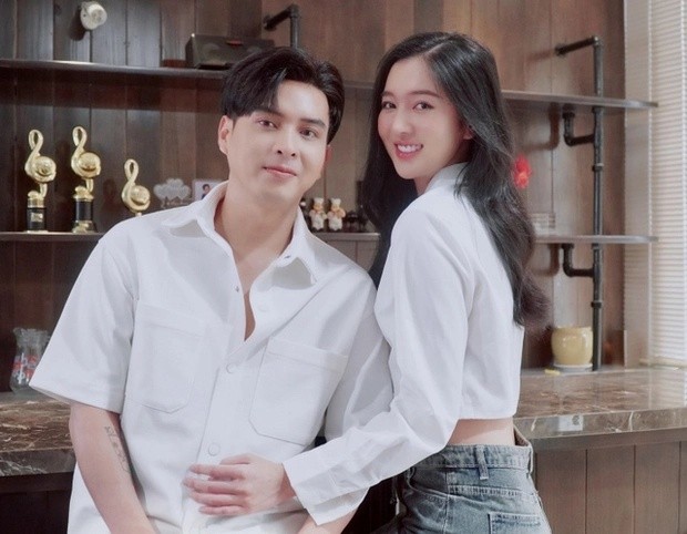 Hồ Quang Hiếu và bà xã Tuệ Như Hồ Quang Hiếu và bà xã Tuệ Như