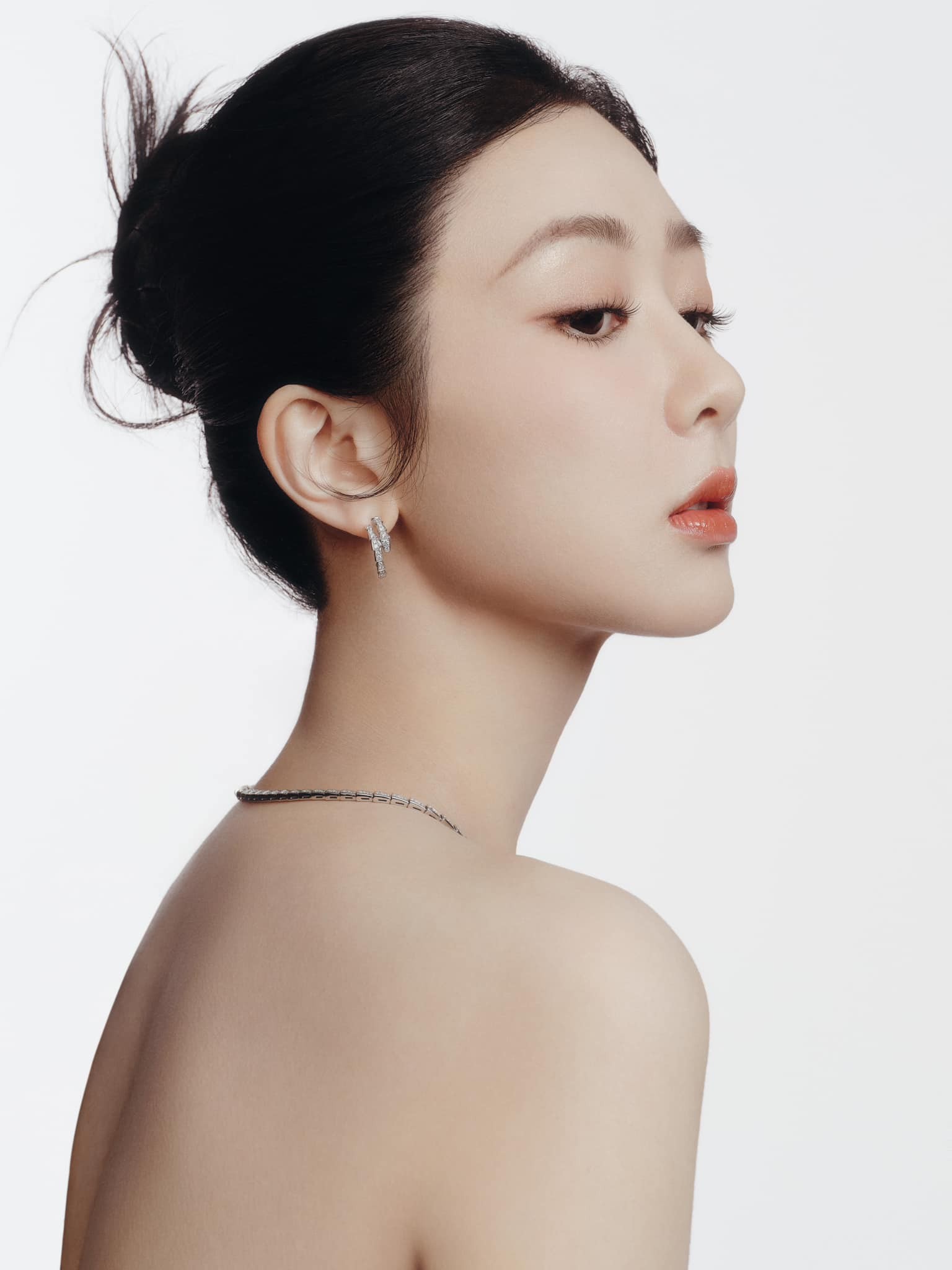 Dương Tử xinh như nữ thần trong thiết kế Haute Couture sang chảnh, nhan sắc lên hương sau khi bị fan 'diss' stylist - Ảnh 2