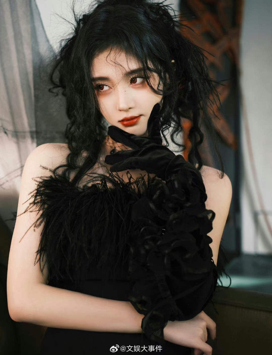 Tạo hình ma mị của Cúc Tịnh Y trong bộ ảnh mới gây sốt