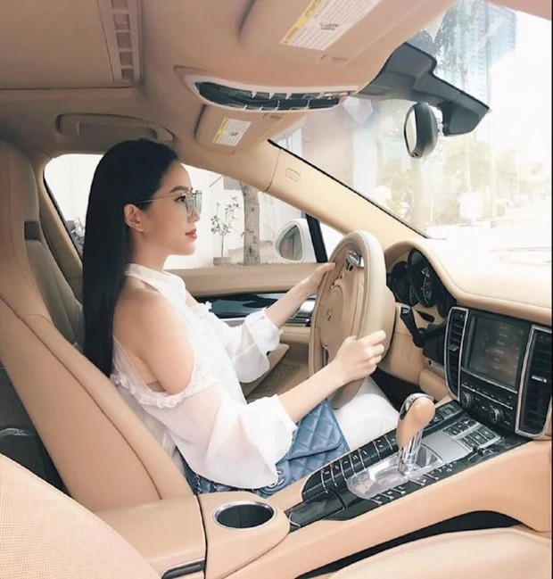 Bảo Thy sở hữu siêu xe Porsche Panamera từ năm 2015 Bảo Thy sở hữu siêu xe Porsche Panamera từ năm 2015