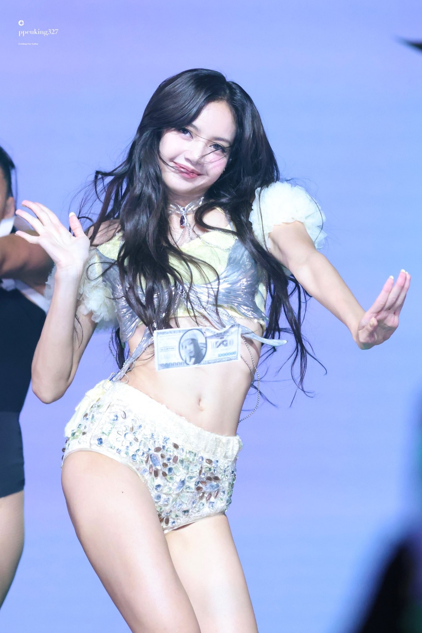 Lisa sẽ ký hợp đồng với công ty của Mỹ?