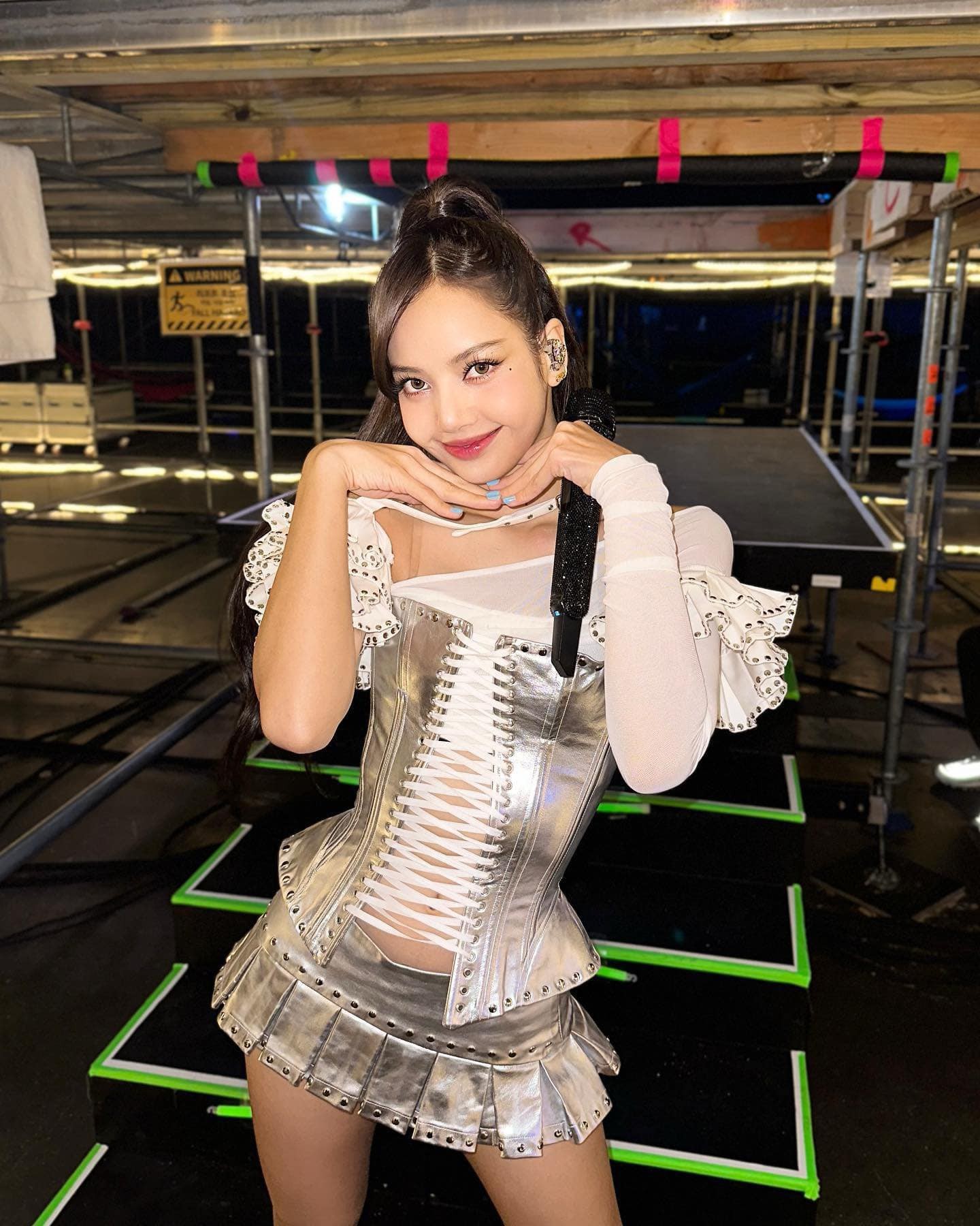 Vẫn chưa có thông tin chính thức về hợp đồng của Lisa 