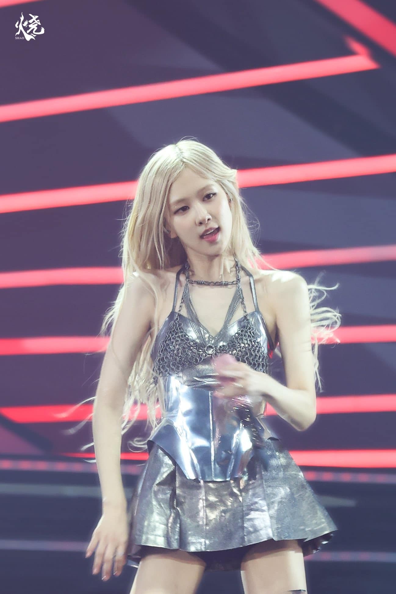 Nghi vấn Rosé là thành viên duy nhất của BLACKPINK gia hạn hợp đồng với YG