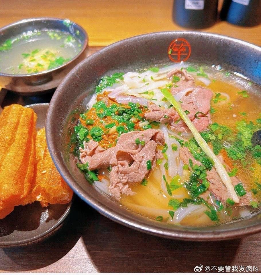 Món phở đầy hấp dẫn trong nhà hàng Chi Pu mở tại Thượng Hải Món phở đầy hấp dẫn trong nhà hàng Chi Pu mở tại Thượng Hải