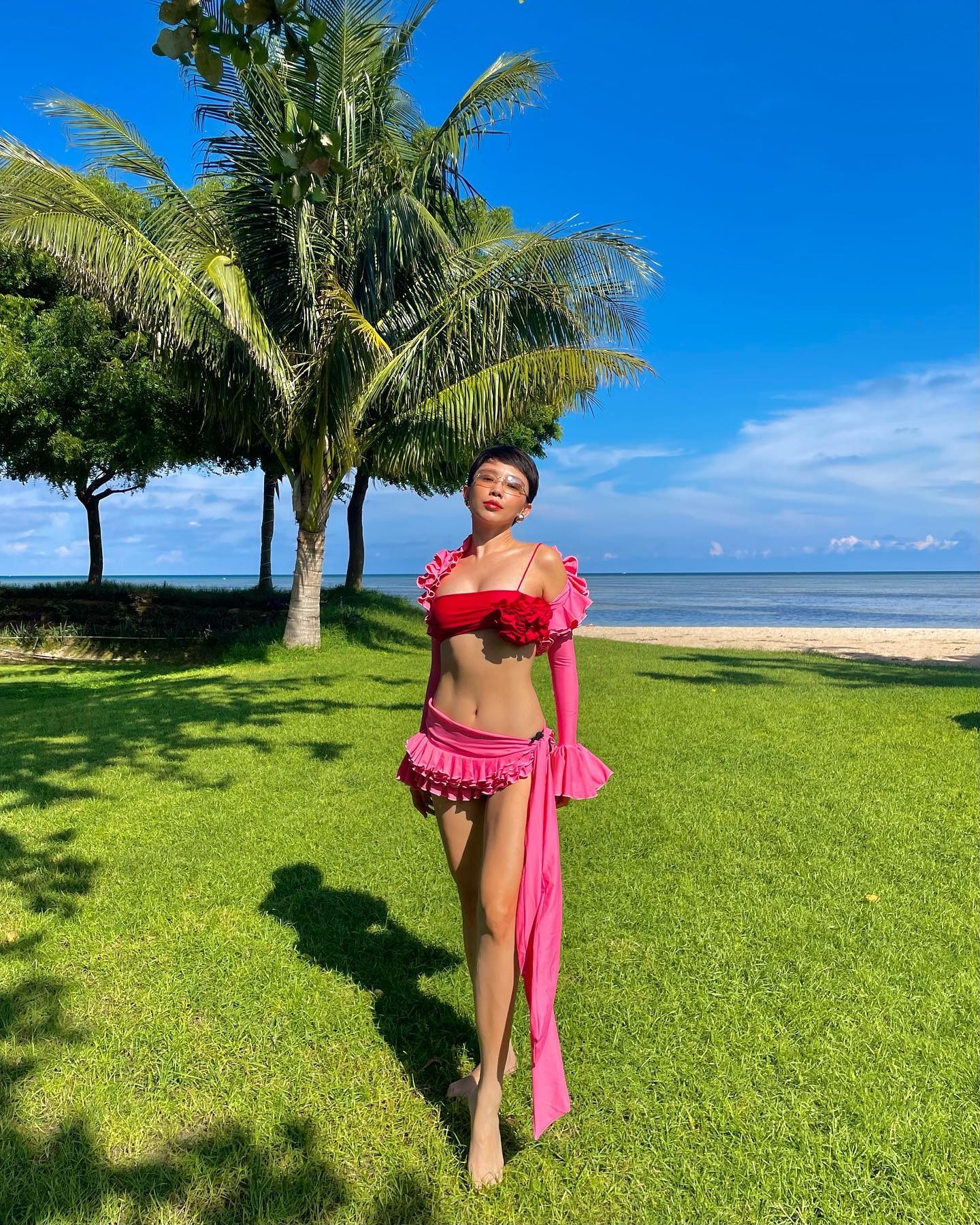 Tóc Tiên xả kho ảnh bikini quyến rũ ná thở, nhưng netizen đồng loạt gọi tên Touliver sau vụ 'dìm hàng' - Ảnh 2 Tóc Tiên xả kho ảnh bikini quyến rũ ná thở, nhưng netizen đồng loạt gọi tên Touliver sau vụ 'dìm hàng' - Ảnh 2