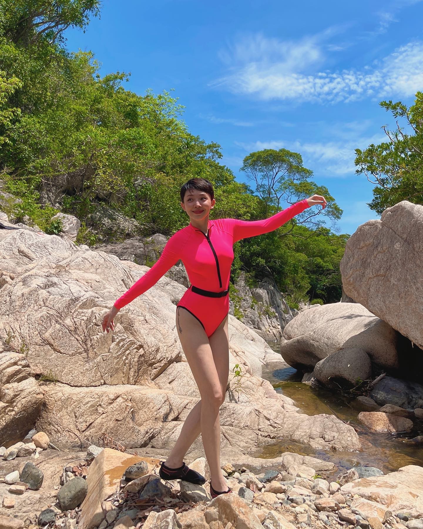 Tóc Tiên xả kho ảnh bikini quyến rũ ná thở, nhưng netizen đồng loạt gọi tên Touliver sau vụ 'dìm hàng' - Ảnh 3 Tóc Tiên xả kho ảnh bikini quyến rũ ná thở, nhưng netizen đồng loạt gọi tên Touliver sau vụ 'dìm hàng' - Ảnh 3