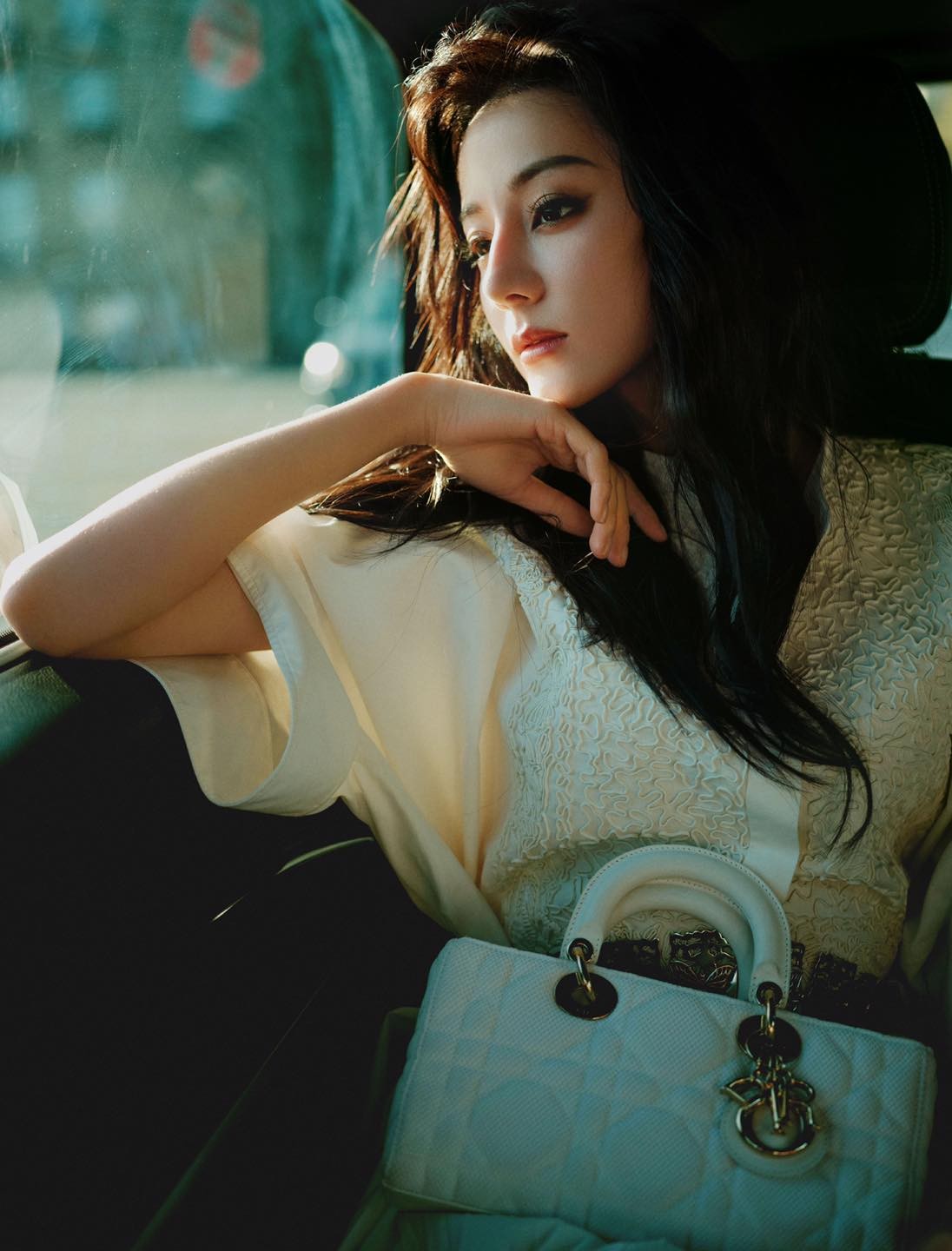 Một số hình ảnh khác của Địch Lệ Nhiệt Ba tại Paris