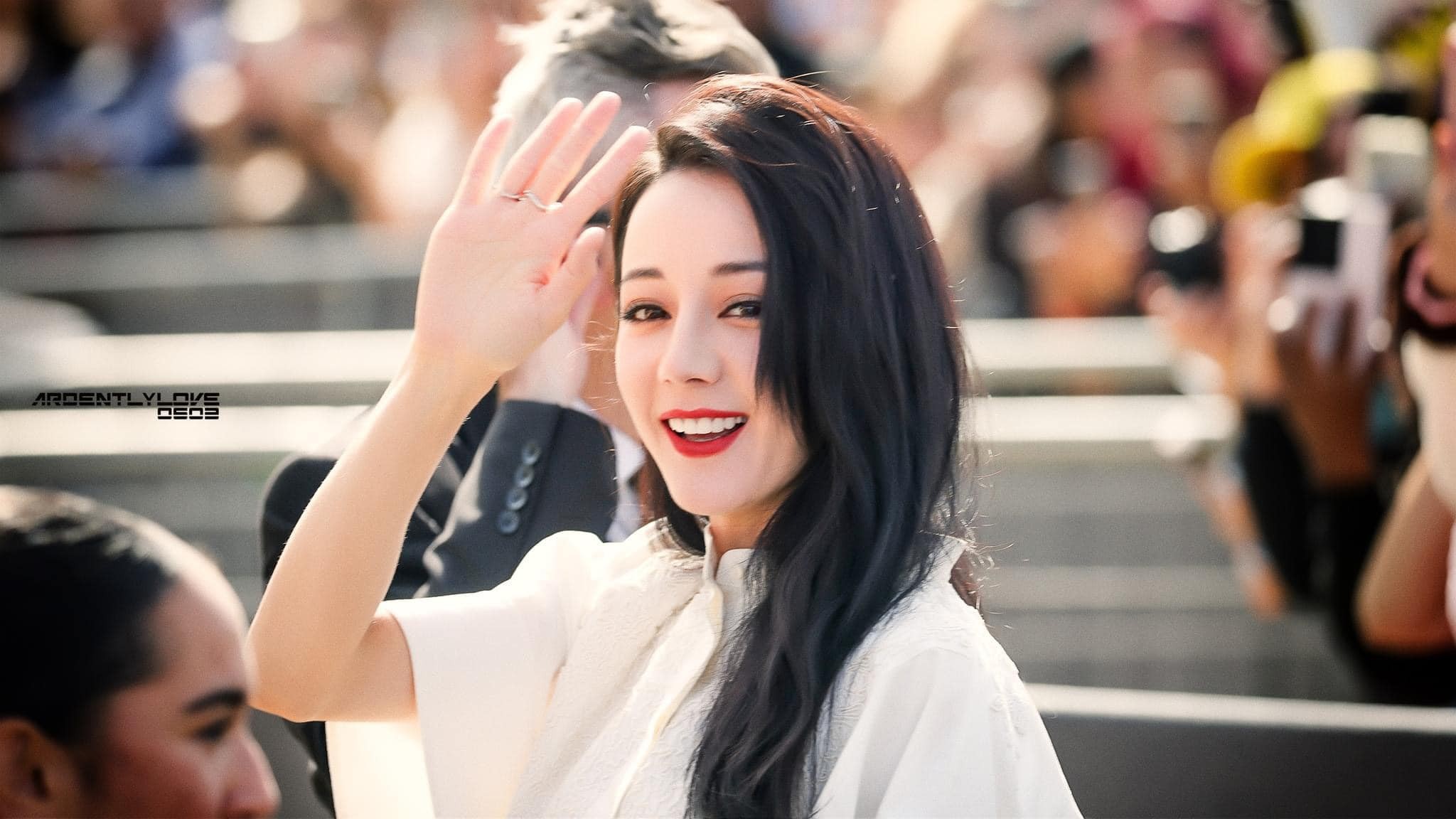 Địch Lệ Nhiệt Ba đẹp tựa nàng thơ, chiếm trọn spotlight tại Paris với visual nữ thần - Ảnh 4