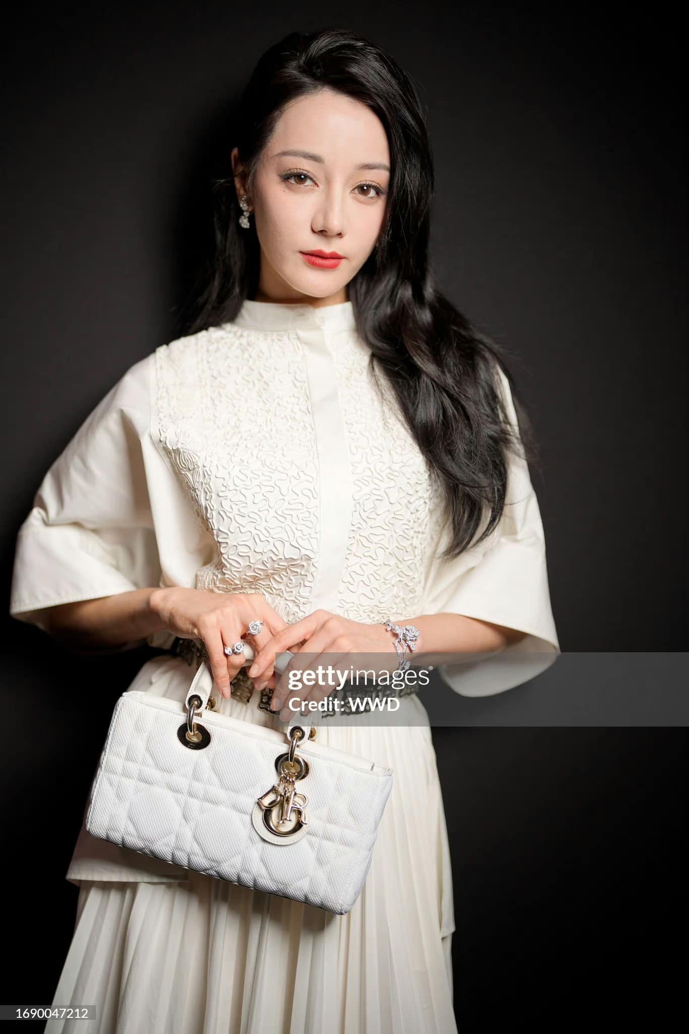 Địch Lệ Nhiệt Ba 'cân đẹp' mọi góc dưới ống kính của 'hung thần' Getty Images