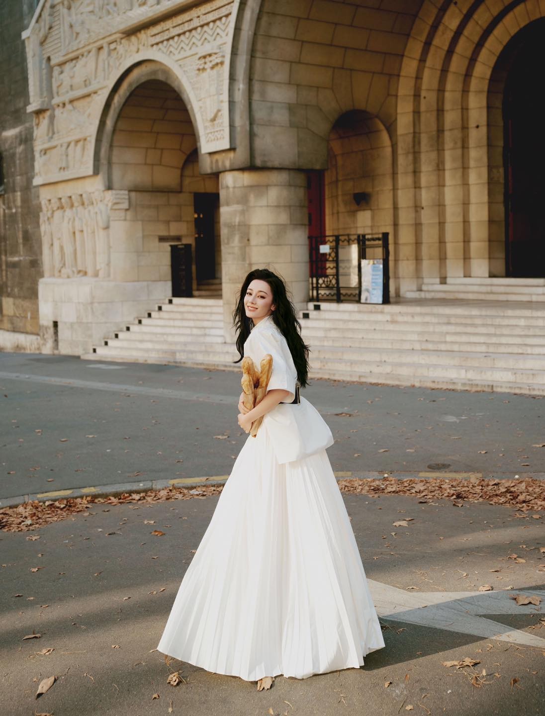 Địch Lệ Nhiệt Ba đẹp tựa nàng thơ, chiếm trọn spotlight tại Paris với visual nữ thần - Ảnh 6